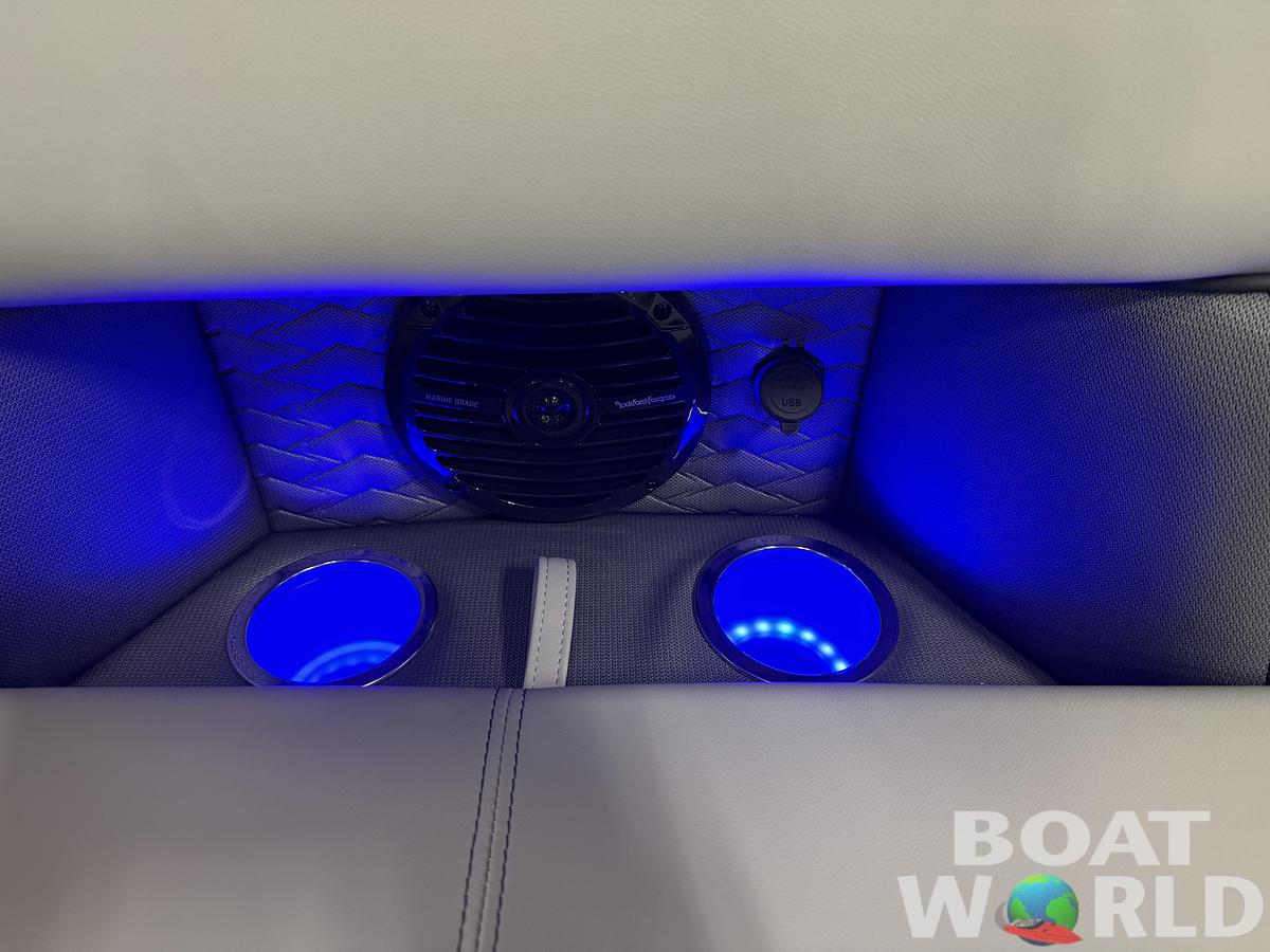 2026 Bentley Pontoons Elite 223 Swingback Tritoon