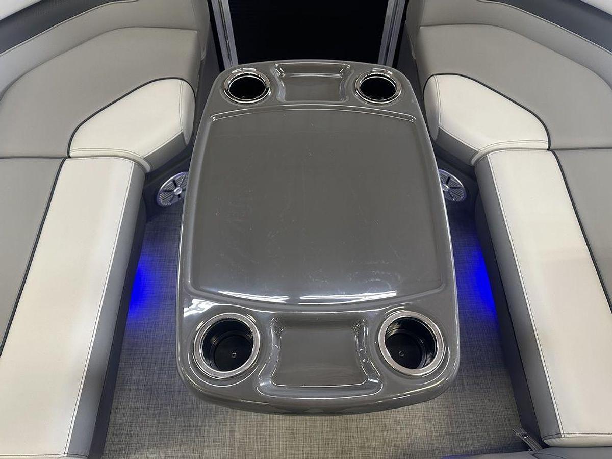 2025 Princecraft Vectra 21 RL Swingback Lounge Pontoon & Mercury 4-Stroke EFI