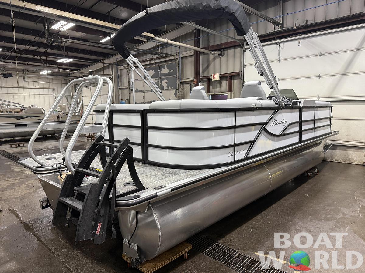 2026 Bentley Pontoons Legacy 223 Navigator Quad Lounge Tritoon