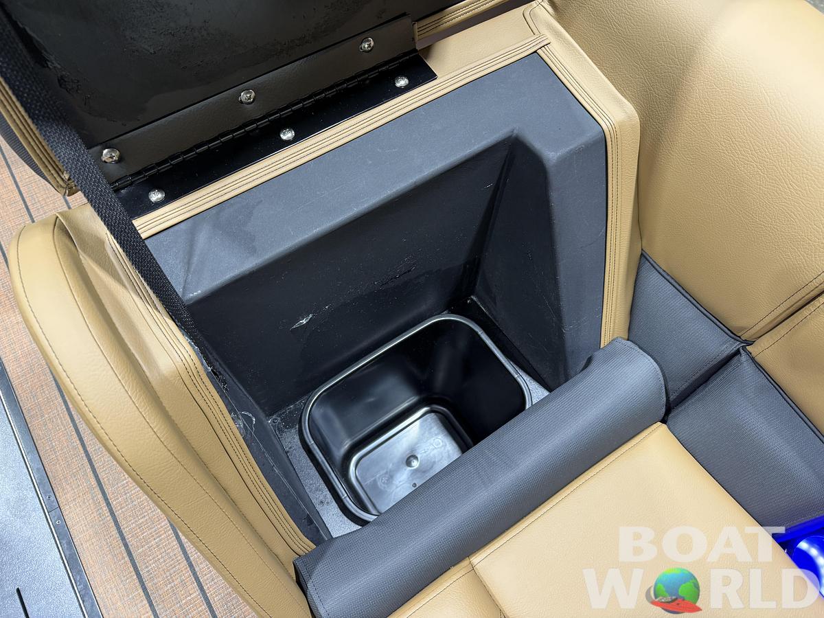 2026 Bentley Pontoons Legacy 223 Swingback Tritoon 