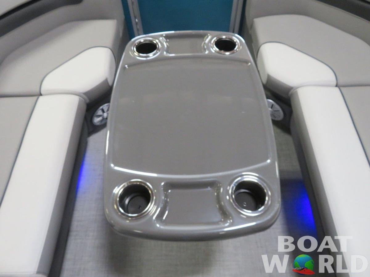 2025 Princecraft Vectra 23 RL SS Swingback Pontoon & Mercury 4-Stroke EFI