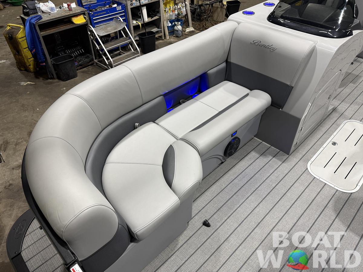 Used 2026 Bentley Pontoons Legacy 223 DL Quad Lounge Tritoon & 250HP