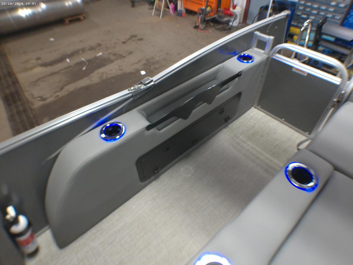 2025 Tahoe Pontoons Cascade 2385 Swingback Tritoon & 225HP 4-Stroke EFI