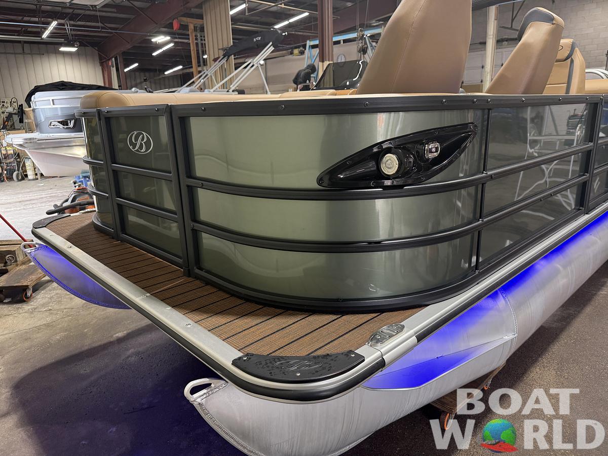 2026 Bentley Legacy 150HP 220 Navigator DL Quad Lounge $49995