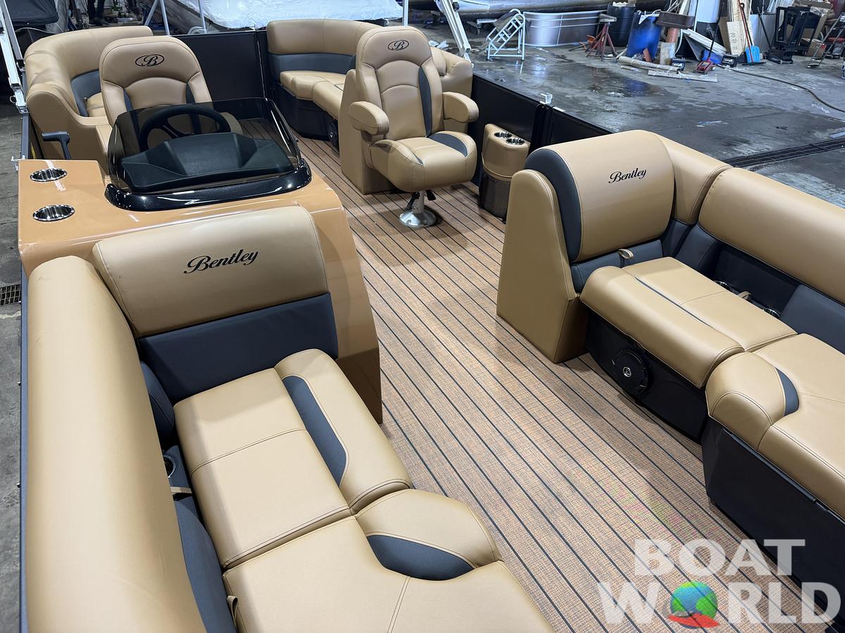 2026 Bentley Legacy 200 Navigator Quad Lounge $34995