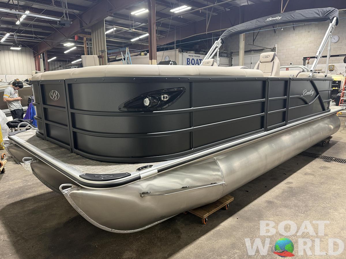 2026 Bentley Pontoons Legacy 223 Navigator Quad Lounge Tritoon