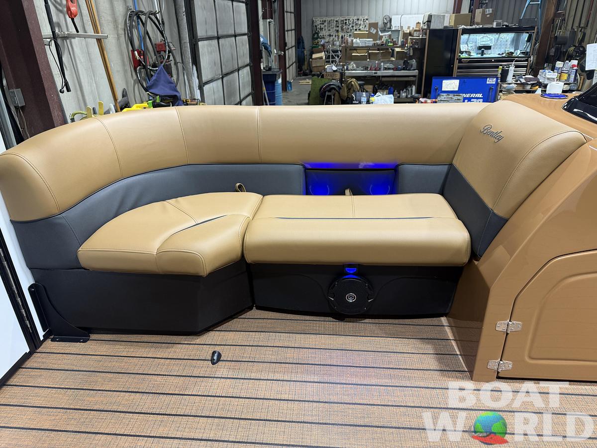 2026 Bentley Pontoons Legacy 220 Swingback