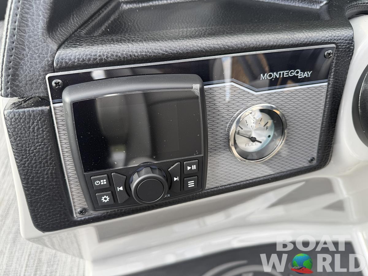 2026 Montego Bay 8522 Swingback Deluxe Pontoon 