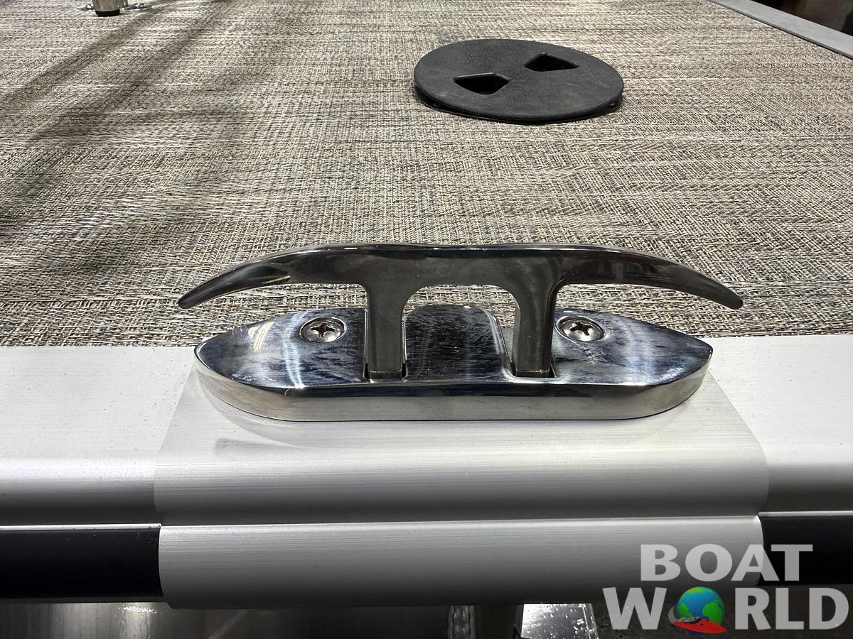 2026 Bentley Pontoons Legacy 223 QSB Swingback Tritoon 