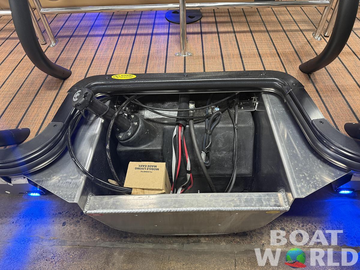 2026 Bentley Pontoons Elite 223 Swingback Tritoon