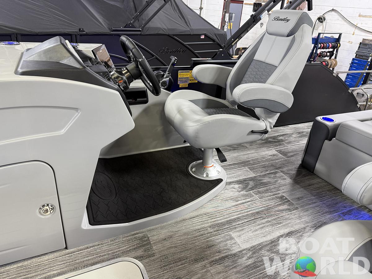 2026 Bentley Pontoons Elite 223 Swingback Tritoon