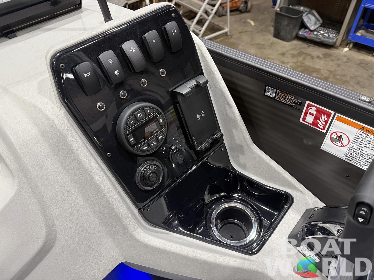 2026 Princecraft Vectra 23 RL SS Swingback Pontoon 