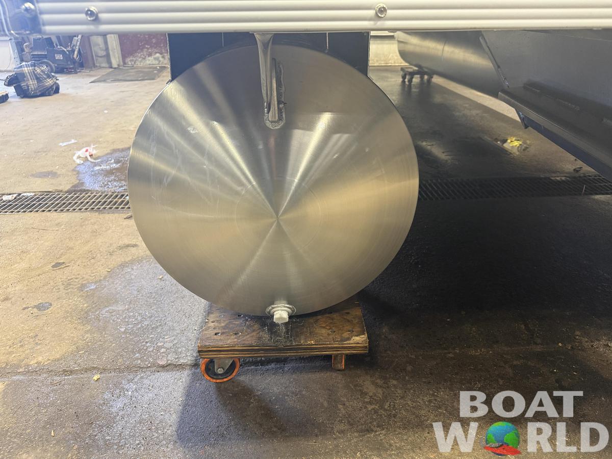 2026 Tahoe Sport VRB 2385 Swingback & 4-Stroke $34995