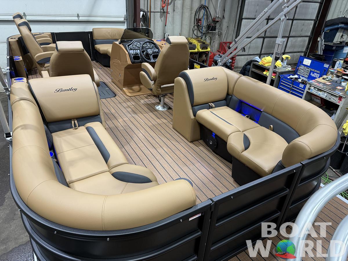 2026 Bentley Pontoons Legacy 223 Navigator DL Quad Lounge Tritoon 