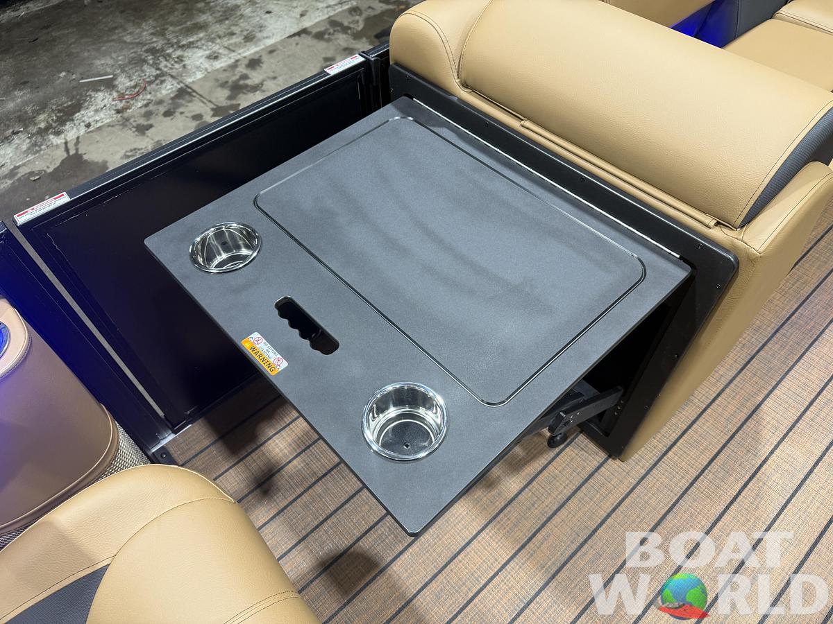 2026 Bentley Pontoons Legacy 220 Navigator Quad Lounge