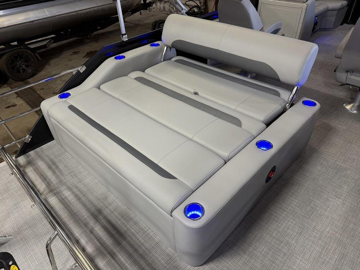 2026 Bentley Pontoons Legacy 220 Swingback & Honda 4-Stroke EFI