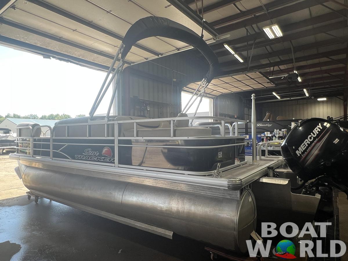 Used 2016 Sun Tracker Party Barge 22 DLX XP3 Tritoon & 150HP Mercury 4Stroke