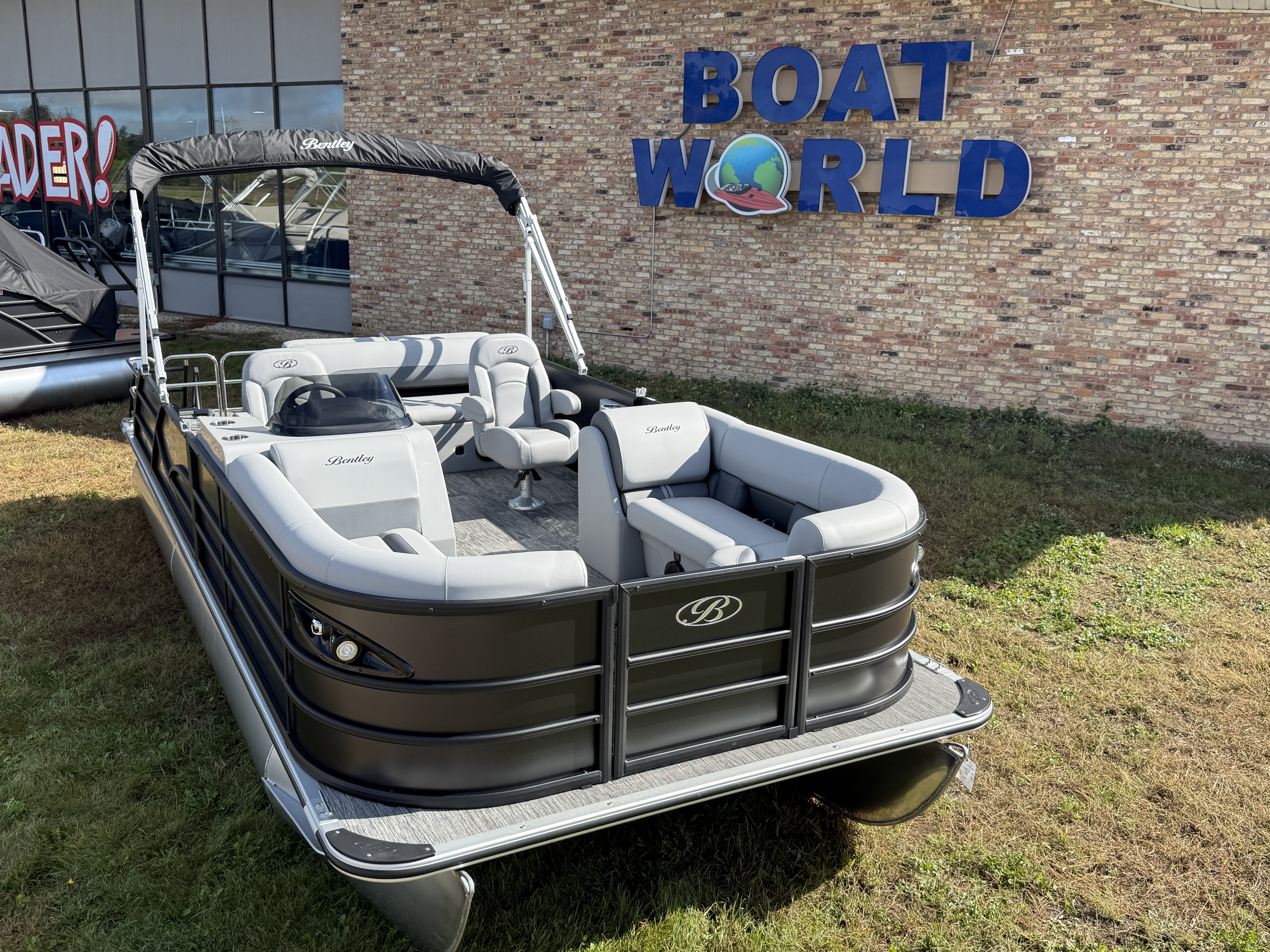 2026 Bentley Pontoons Legacy 220 Swingback 