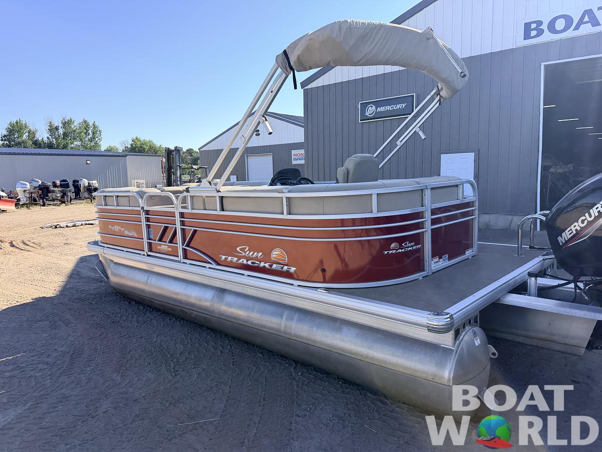 Used 2023 Sun Tracker Party Barge 20 DLX & 90HP Mercury 4Stroke -$27,995