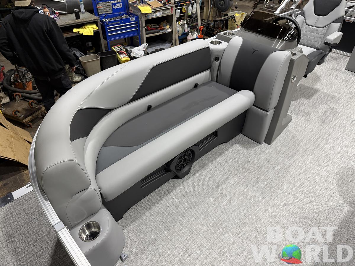 2026 Tahoe Sport VRB 2385 Swingback & 4-Stroke $34995