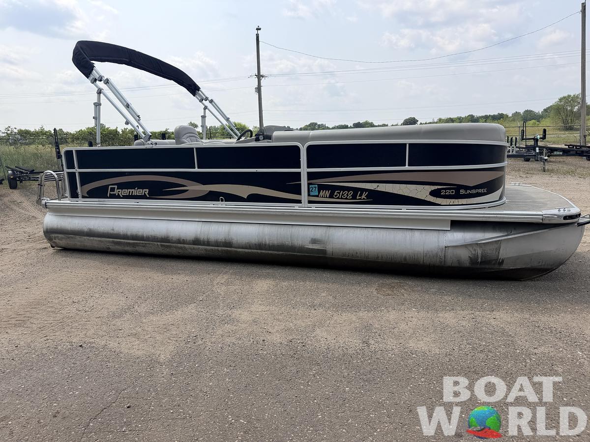 Used 2016 Premier 220 SunSpree & 50HP Honda 4Stroke -$24,995