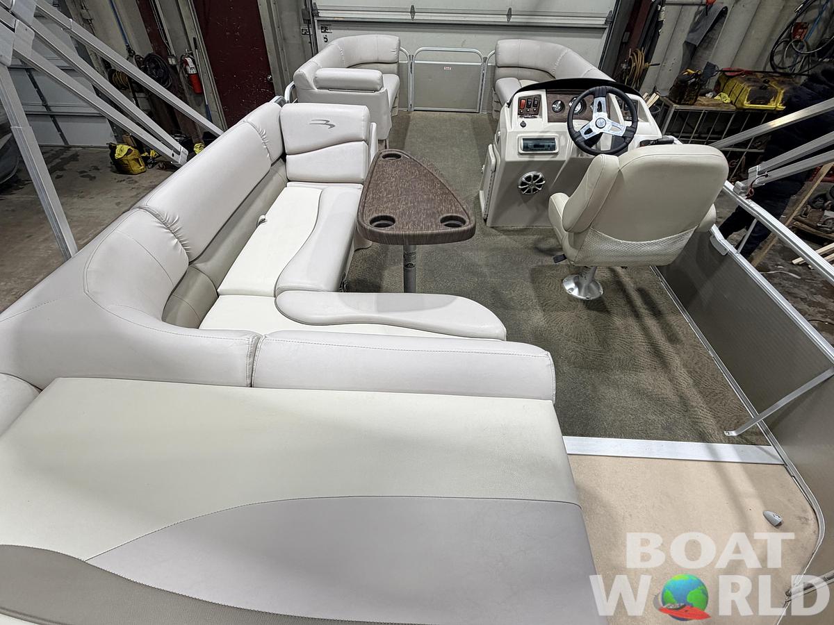Used 2014 Bennington 21 SLX & 90HP Yamaha 4Stroke -$19,995