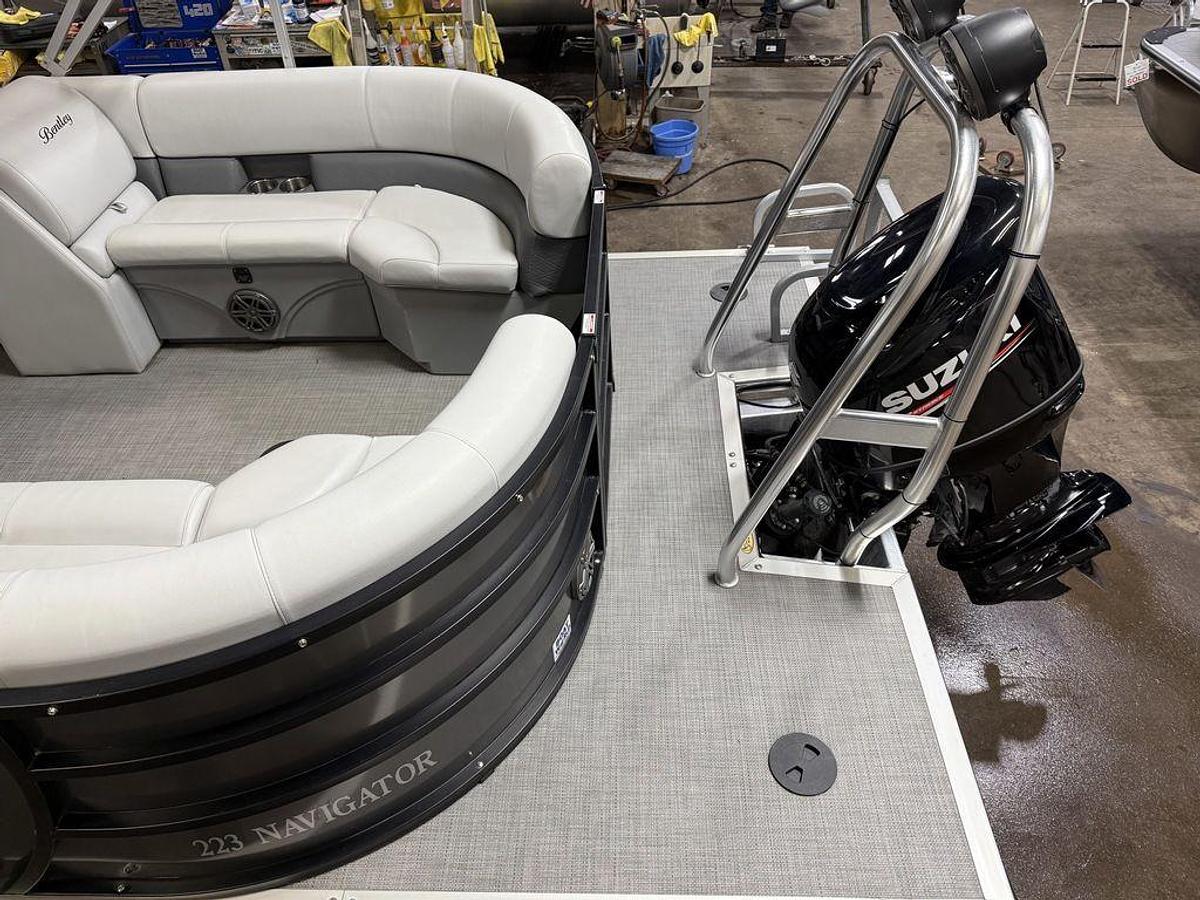 Used 2020 Bentley Pontoons Legacy 223 Navigator Quad Lounge Tritoon & Suzuki 140HP 4-Stroke EFI