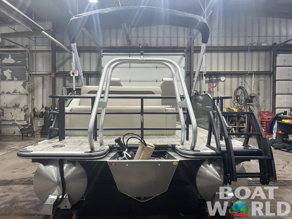 2026 Bentley Pontoons Legacy 223 Swingback Tritoon