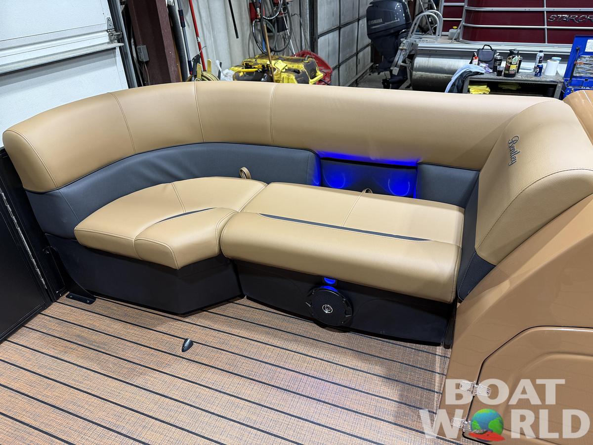 2026 Bentley Pontoons Legacy 220 Swingback 