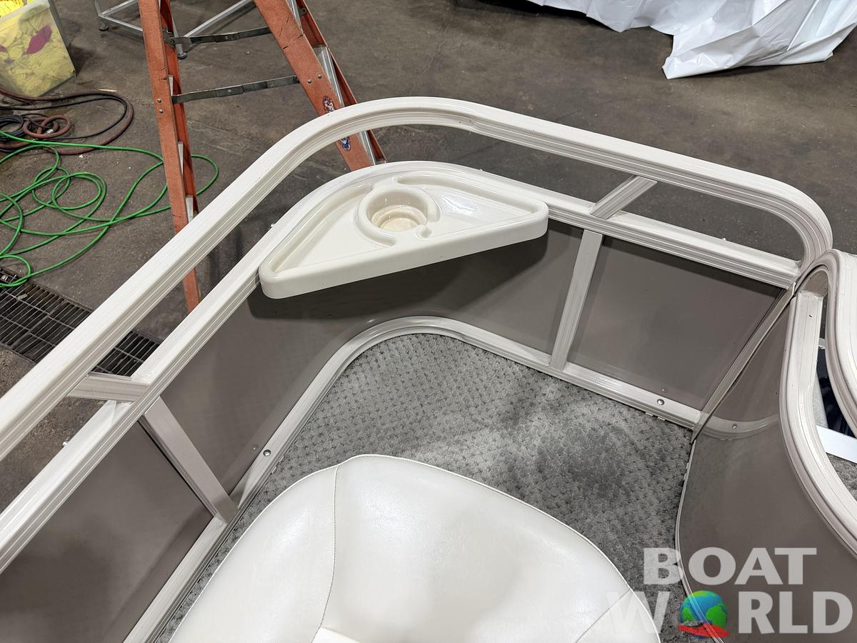 Used 2008 Sylvan Mirage 8520 Party Fish