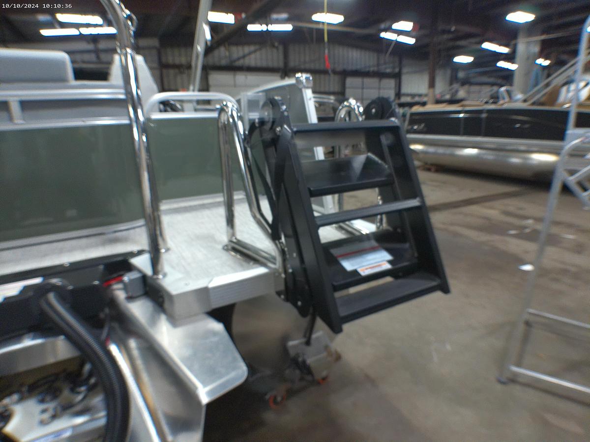 2025 Tahoe Pontoons Cascade 2385 Swingback Tritoon & 225HP 4-Stroke EFI