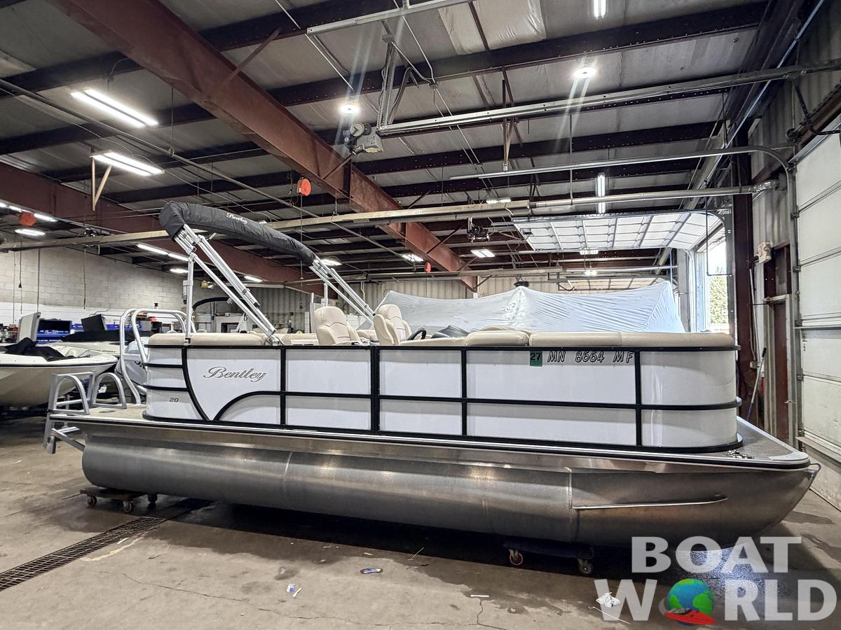 Used 2022 Bentley Pontoons Legacy 200 Navigator Quad Lounge & 100HP Honda 4Stroke -$34,995