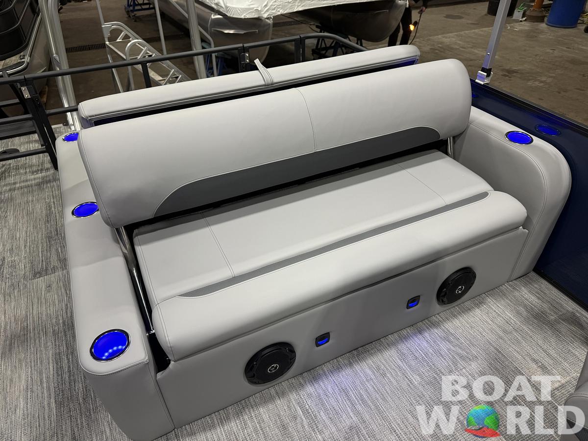 2026 Bentley Pontoons Legacy 223 Swingback Tritoon 