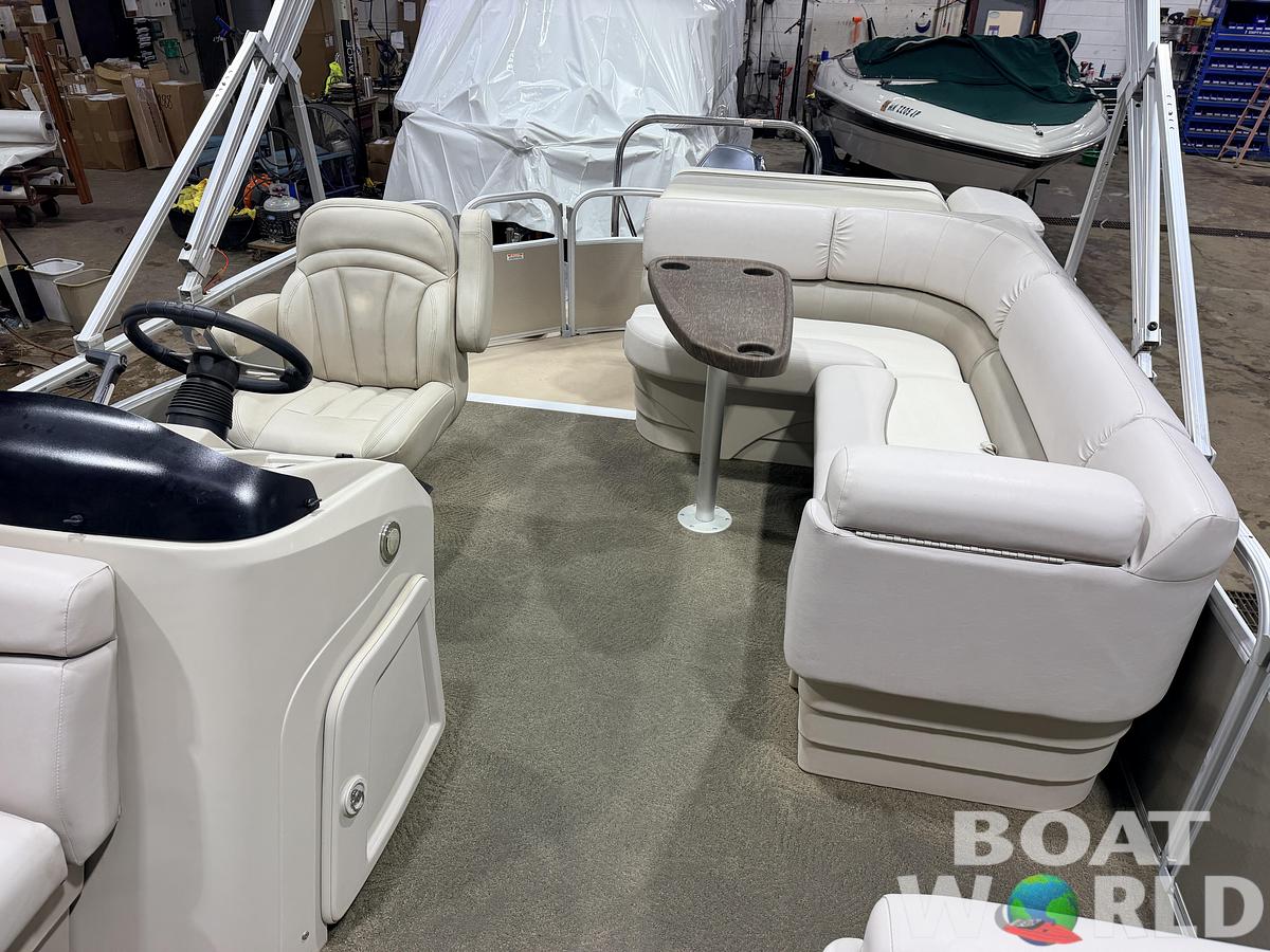 Used 2014 Bennington 21 SLX & 90HP Yamaha 4Stroke -$19,995