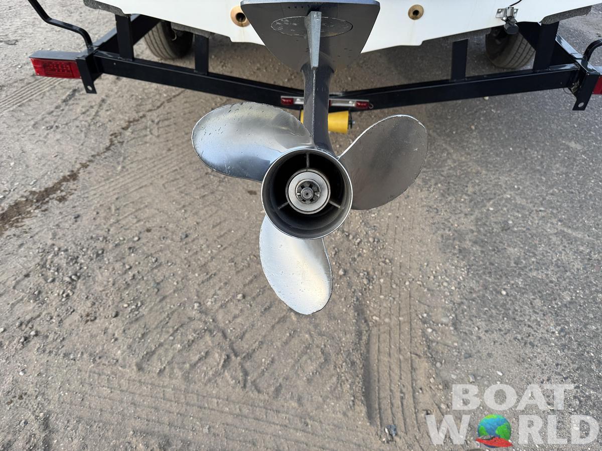 Used 2019 Hurricane SunDeck 187 with 150HP Yamaha Fourstroke EFI Outboard