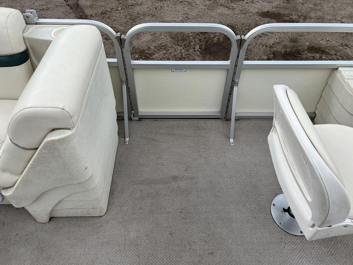 Used 2005 Bennington Sedona F21 Pontoon