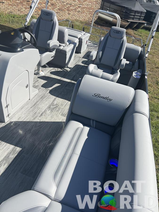 2026 Bentley Pontoons Legacy 220 QSB Swingback