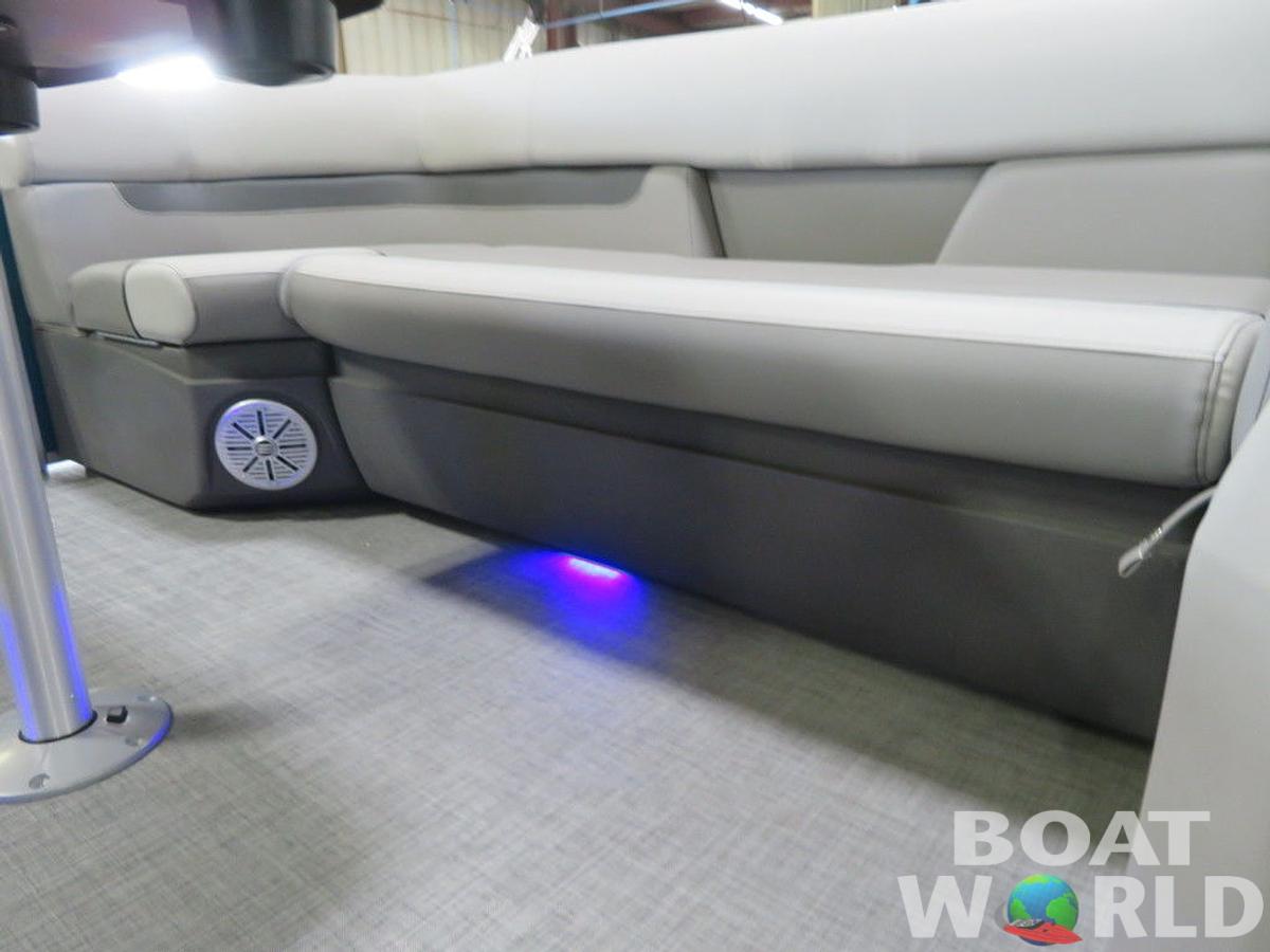 2025 Princecraft Vectra 23 RL SS Swingback Pontoon & Mercury 4-Stroke EFI