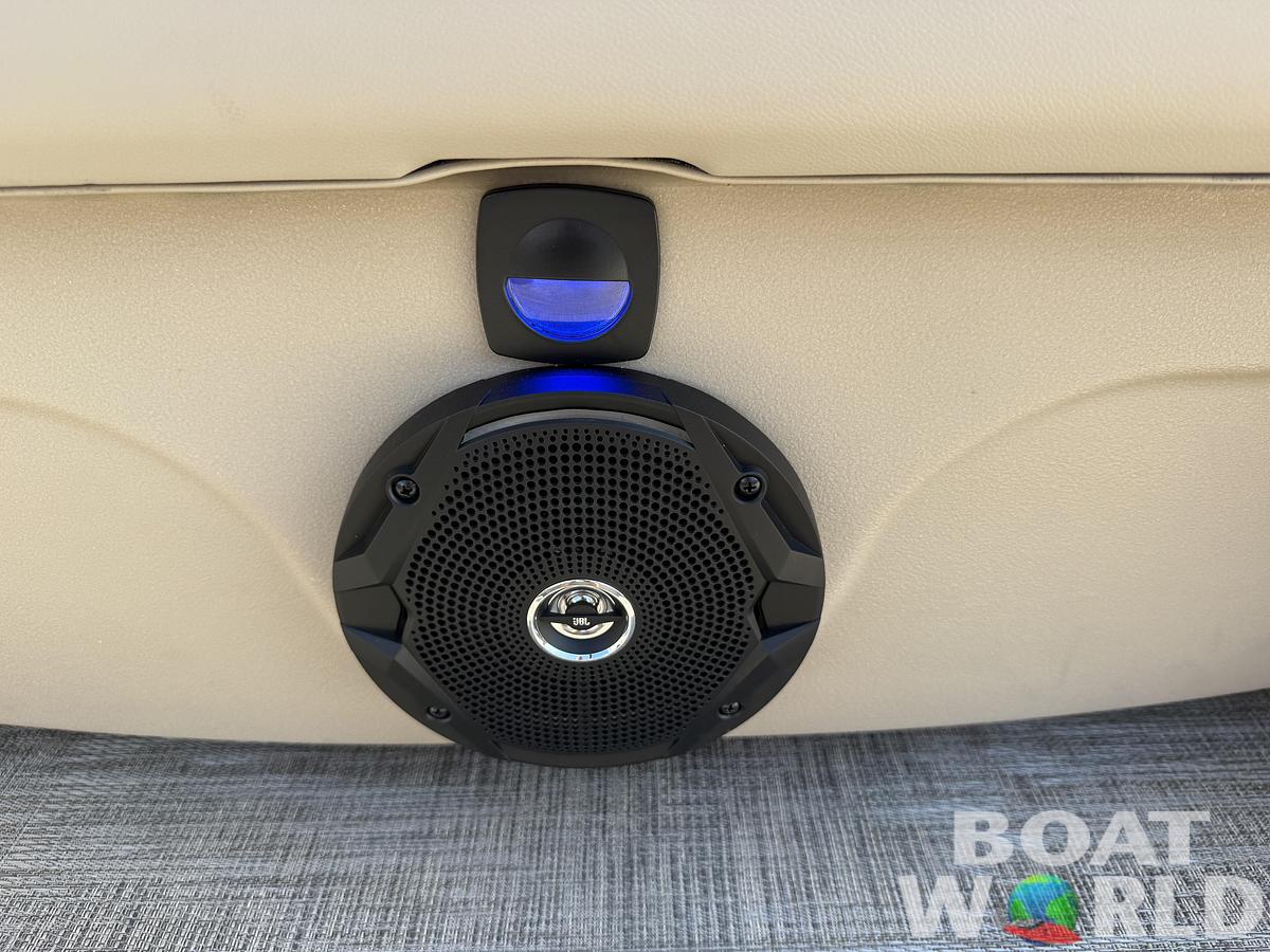 2026 Bentley Pontoons Legacy 223 Navigator DL Quad Lounge Tritoon & Honda 4-Stroke EFI