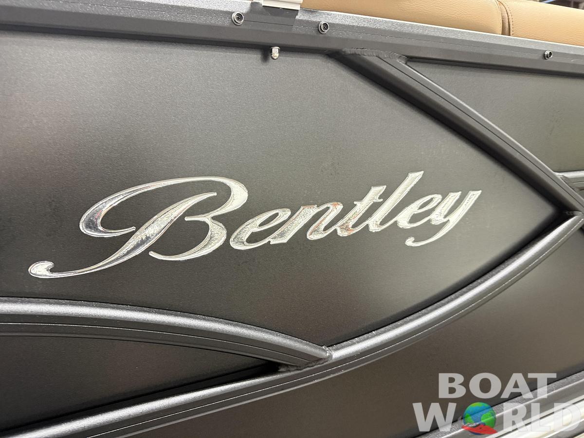 2026 Bentley Legacy 300HP Navigator Quad Lounge Tritoon $67995