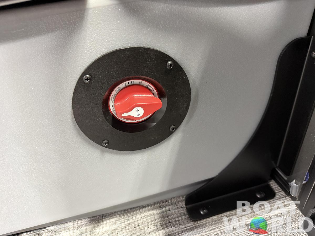 2026 Bentley Pontoons Legacy 220 Navigator DL Quad Lounge