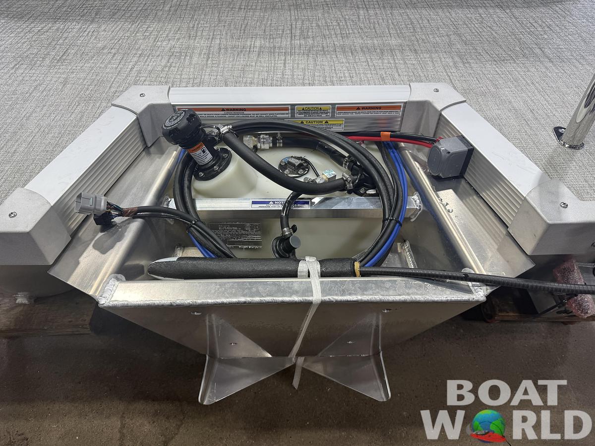2027 Tahoe Sport 2380 Quad Lounge & 4-Stroke $32995