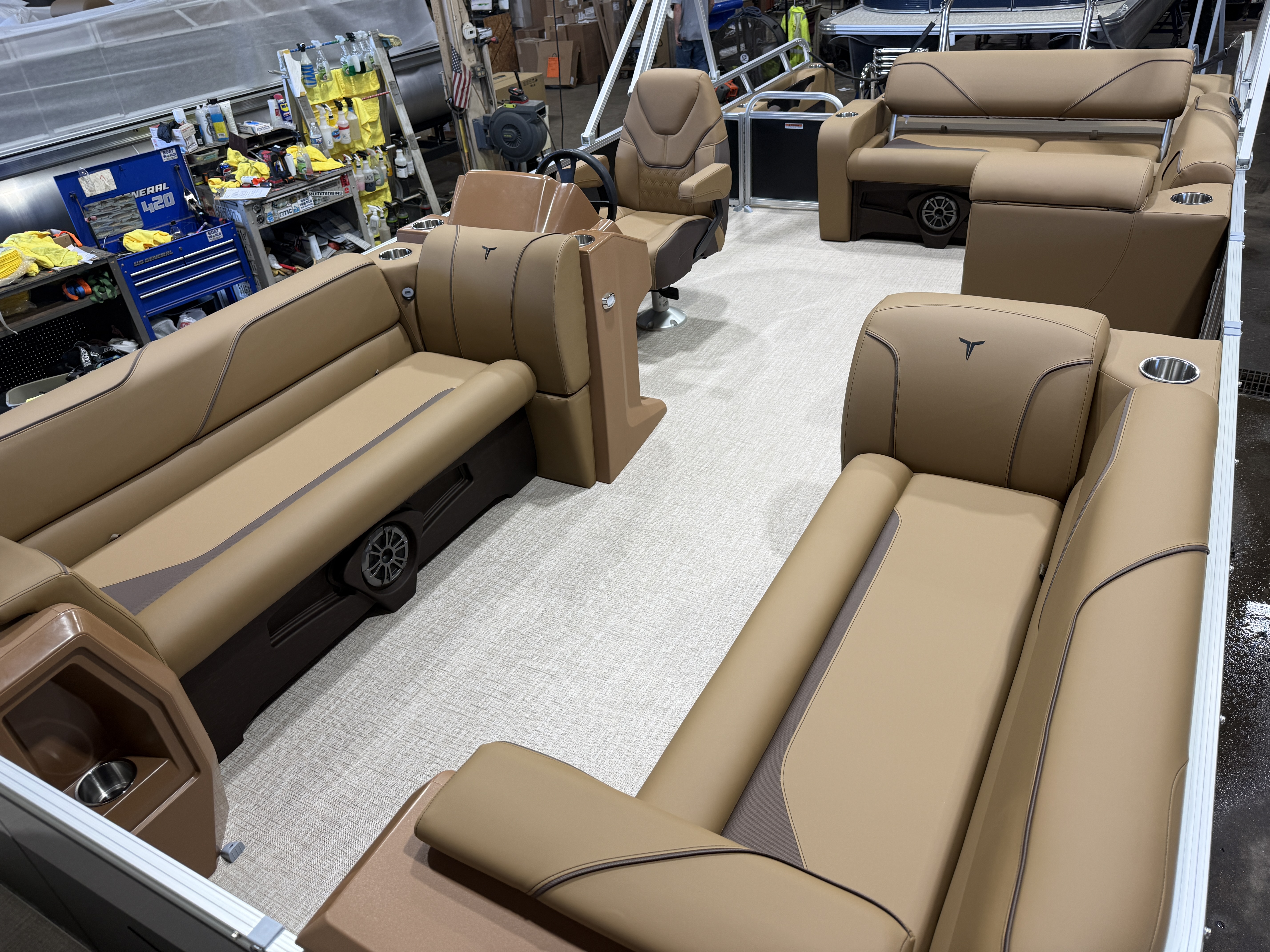 2027 Tahoe Sport VRB SE 2385 Swingback & 4-Stroke $35995
