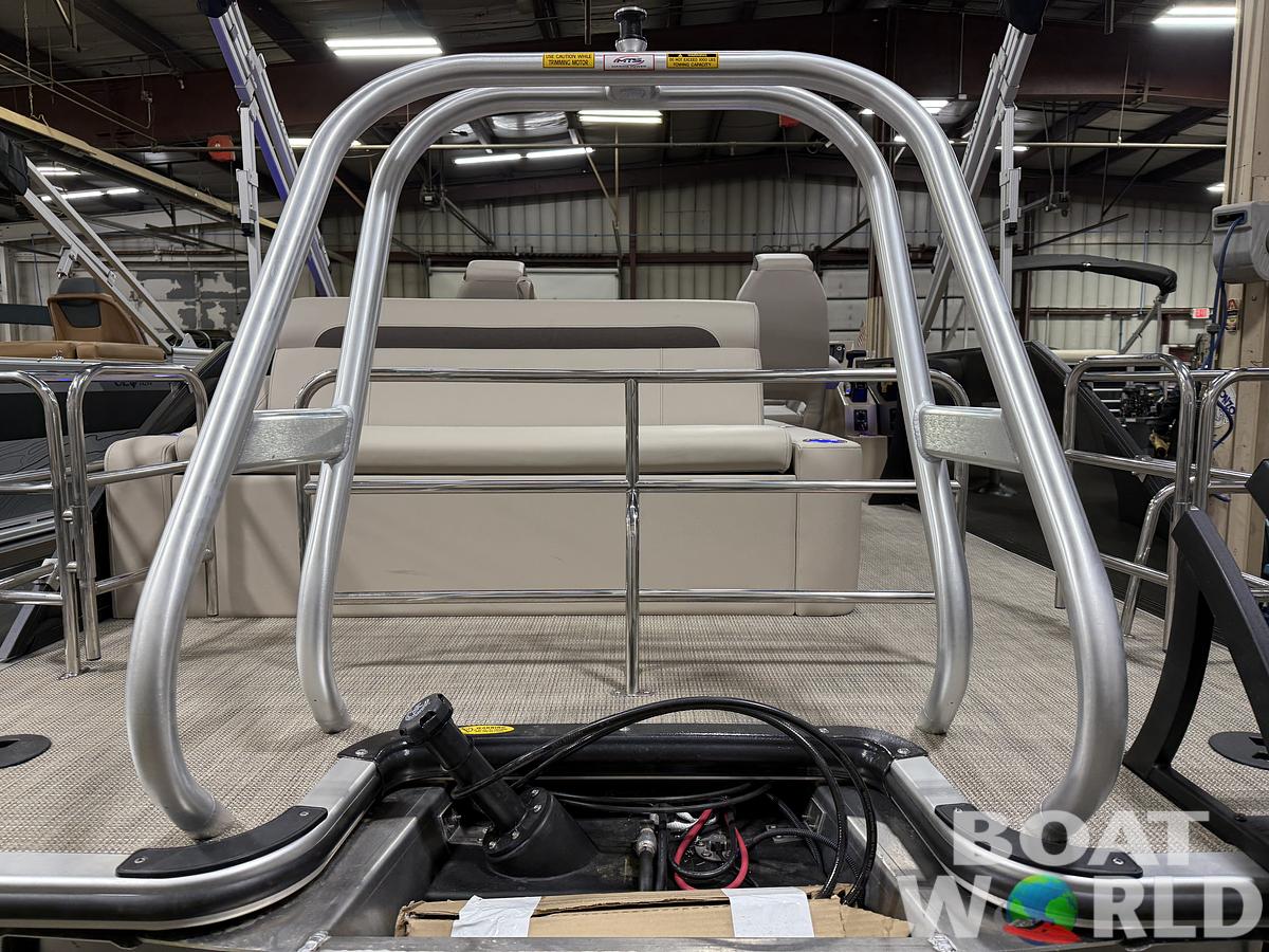 2025 Bentley Pontoons Legacy 223 Swingback Tritoon & Honda 4-Stroke EFI