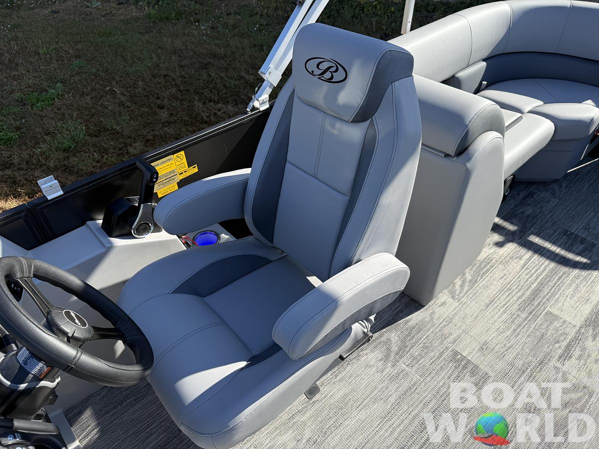 2026 Bentley Pontoons Legacy 220 Navigator Quad Lounge 