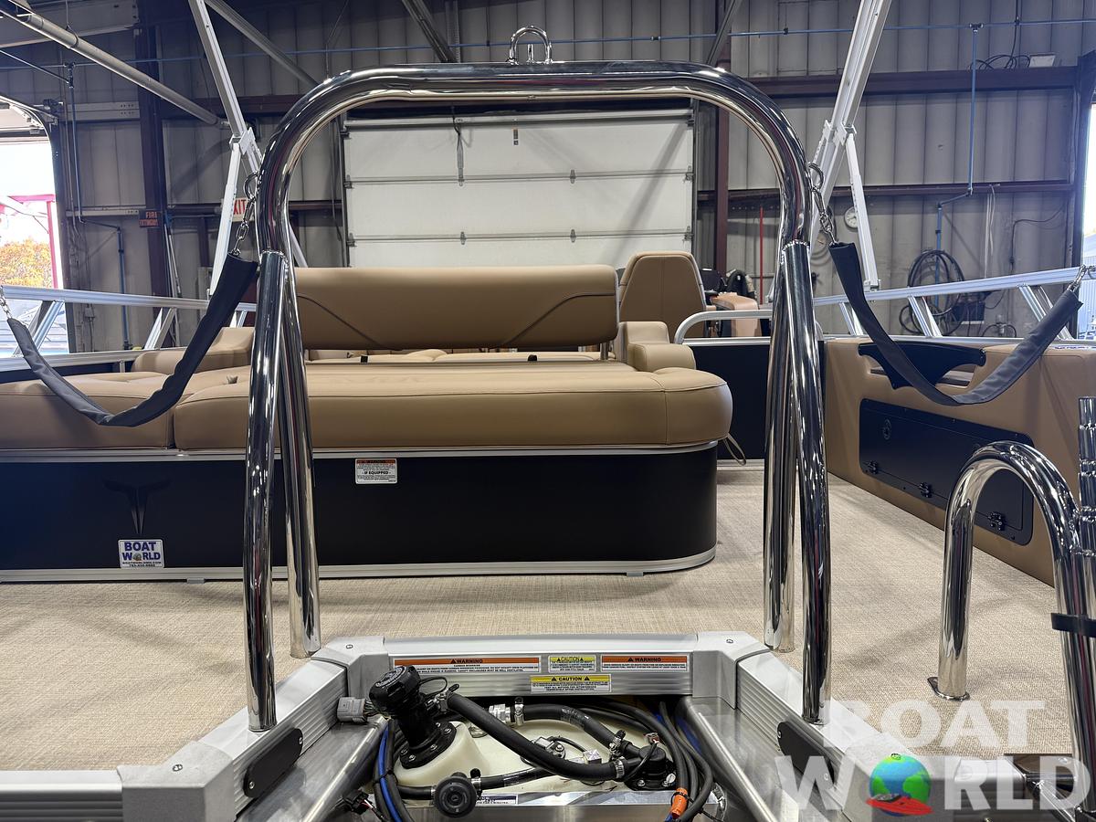 2027 Tahoe Sport VRB Premium 2385 Swingback & 4-Stroke $37995
