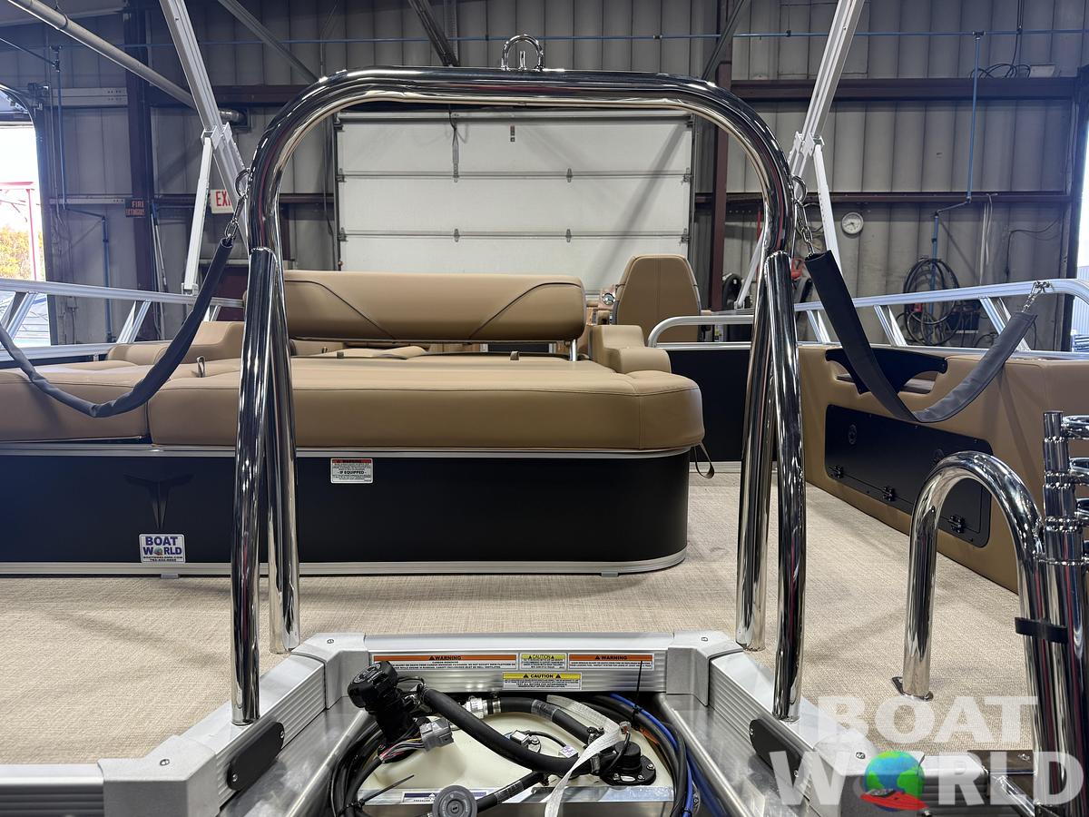 2027 Tahoe Sport VRB SE 2385 Swingback & 4-Stroke $35995
