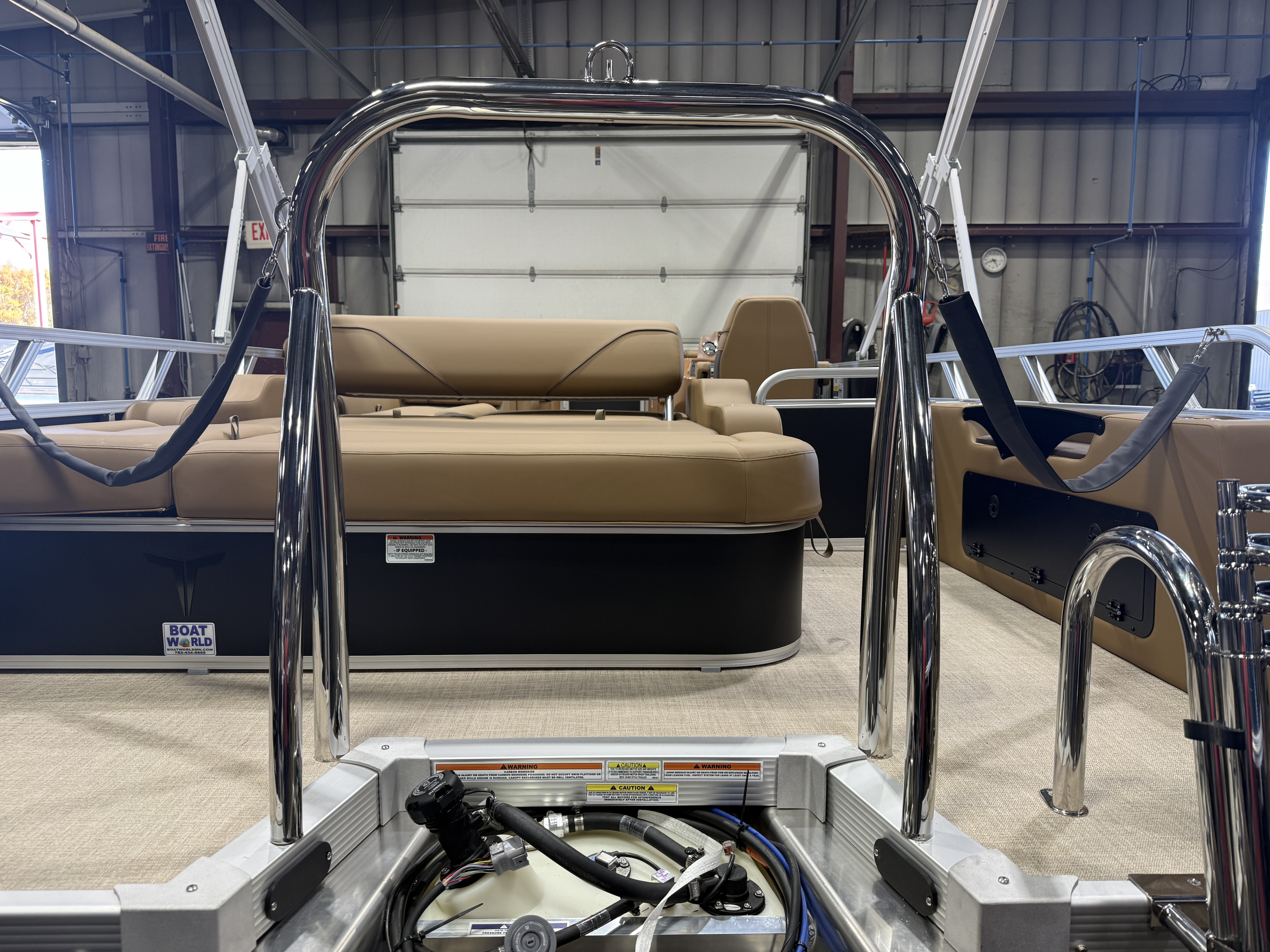 2027 Tahoe Sport VRB SE 2385 Swingback & 4-Stroke $35995