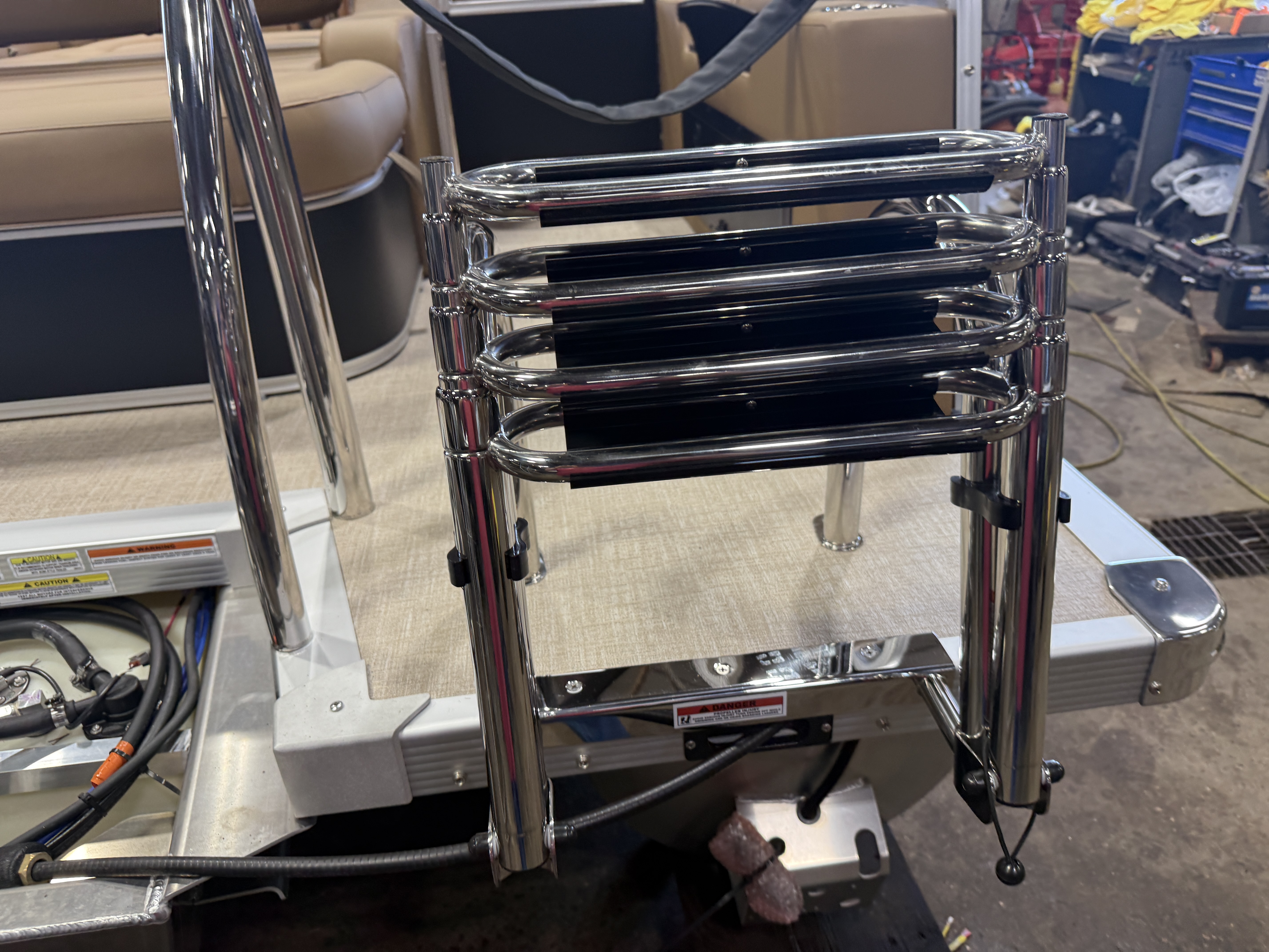 2027 Tahoe Sport VRB Premium 2385 Swingback & 4-Stroke $37995