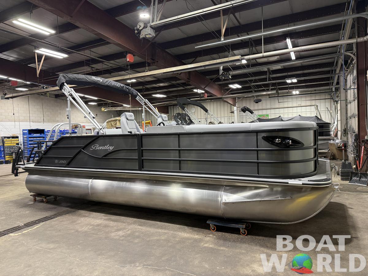 2026 Bentley Pontoons Legacy 220 Swingback 
